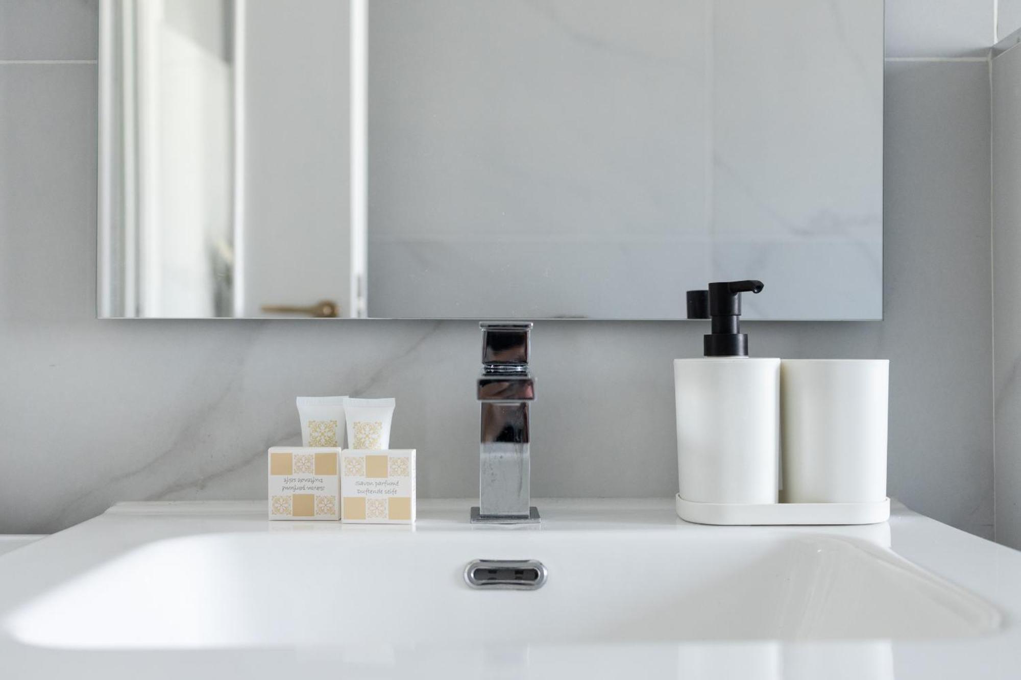 8 Min Dalla Metro Casa Elegante Con Netflix E Wifi Milano Ngoại thất bức ảnh